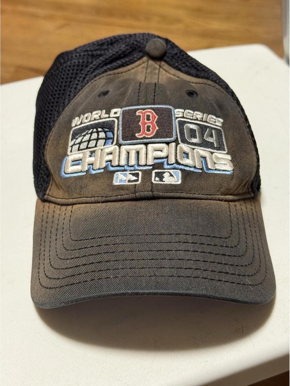 VTG Boston Red Sox 2004 World Series Champions New Era Fitted Baseball Cap Hat